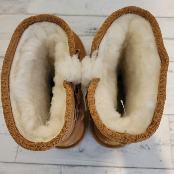 NWT KOOLABURRA BY UGG BOOTS K VICTORIA SHORT TAN COLOR BOW ACCENTS WARM - Picture 4 of 11